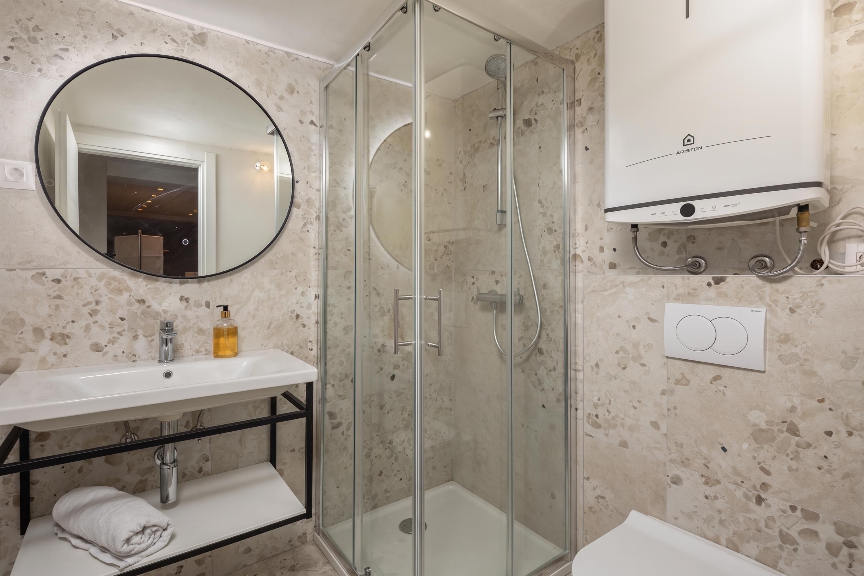 Standard Apartment, 1 Bedroom, Terrace, Sea Facing (Casa del Porto Seafront Apartment) | Bathroom
