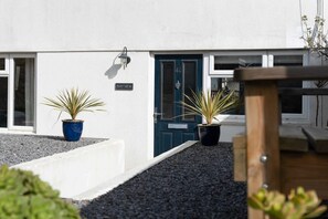 Property grounds - Home in Portscatho, Sea Views, Parking & Garden (Portscatho)