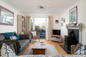 Fernseher, Kamin, Arbeitsbereiche