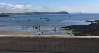Home in Portscatho, Sea Views, Parking & Garden