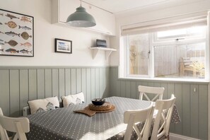 Dining - Home in Portscatho, Sea Views, Parking & Garden (Portscatho)
