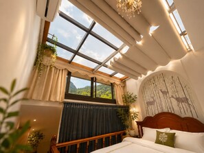 Design Quadruple Room, Hill View | View from room