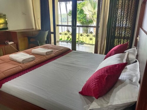 Feel tranquility by the Bharathapuzha River with peaceful and comfortable stays.