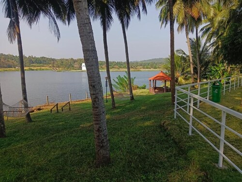 Feel tranquility by the Bharathapuzha River with peaceful and comfortable stays.