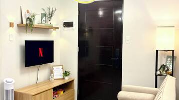 Family Condo, Multiple Beds, Kitchen, City View | Living area