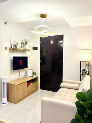 Family Condo, Multiple Beds, Kitchen, City View | Living area - Urban Deca Homes Banilad By Gerra (Mandaue)