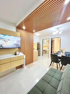 Apartamento familiar, 2 habitaciones, cocina, vistas al jardín | Zona de estar