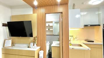 شقة عائلية - غرفتا نوم - بمطبخ - منظر للحديقة | المنشأة من الداخل