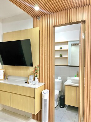 Family Condo, 2 Bedrooms, Kitchen, Garden View | Bathroom - Urban Deca Homes Banilad By Gerra (Mandaue)