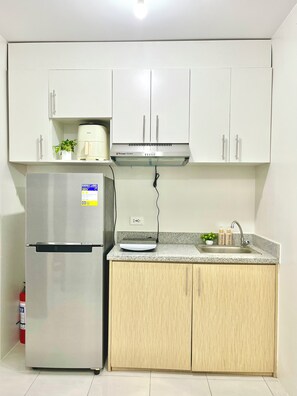 Apartamento familiar, 2 habitaciones, Se admiten mascotas, vistas al jardín | Cocina privada