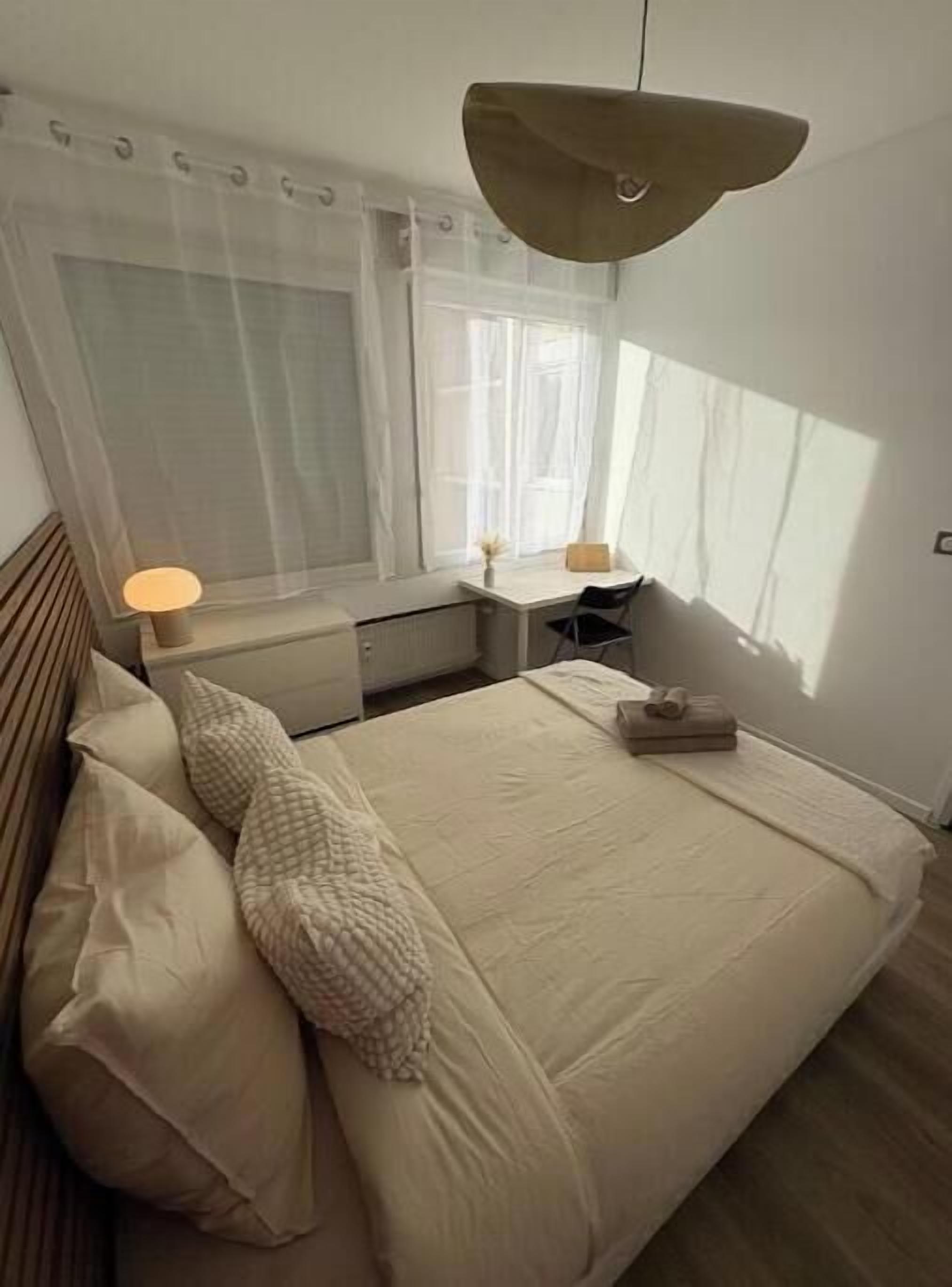 1 chambre, fer et planche à repasser, accès Internet, draps fournis