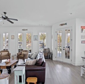 Maison, balcon, vue lac