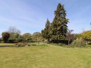 Cottage | Property grounds - Mallards Rest (Caernarfon)