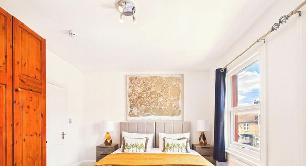 4 bedrooms, WiFi - *NEW* Ridgeway Home | Central | Parking (Luton)