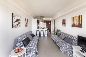 TV - 1 bedroom apartment in Protaras (Paralimni)