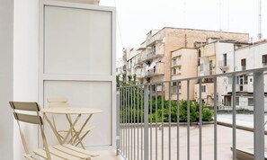 Superior Double Room | Terrace/patio - Barirooms - Cardassi Suites (Bari)