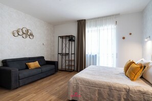Chambre quadruple Standard | Fer et planche à repasser, accès au Wi-Fi (inclus)