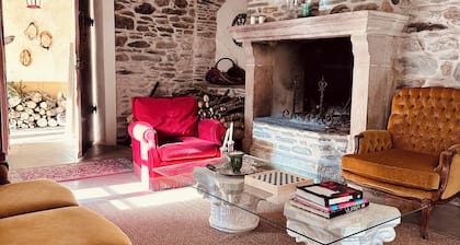 Country house by the river, 3 bedrooms, air-conditioned, Wifi Fibre