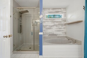 Shower, towels - Large Pool Home 7 miles to the Beach! (Navarre)