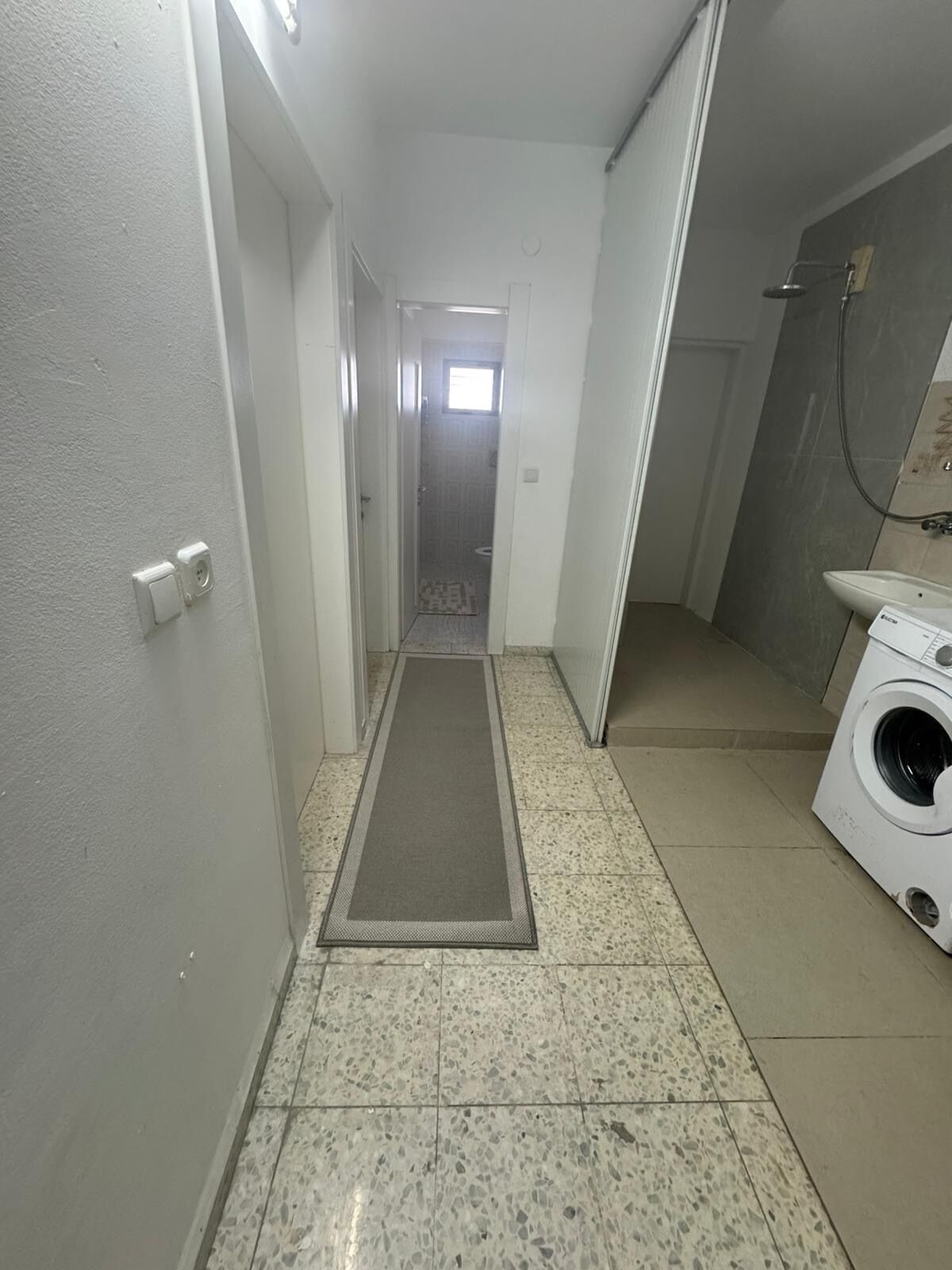 タオル、石鹸、トイレットペーパー