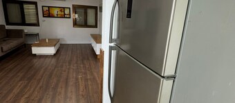 Bright 2‑Bedroom Near Cafés, Shops & Stadium – Ideal Base for Exploring Haifa.