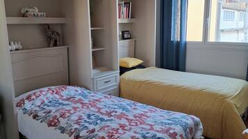 2 chambres, fer et planche à repasser, Wi-Fi gratuit, draps fournis