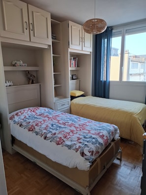 2 chambres, fer et planche à repasser, Wi-Fi gratuit, draps fournis