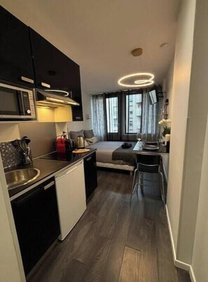 1 chambre, fer et planche à repasser, Wi-Fi, draps fournis