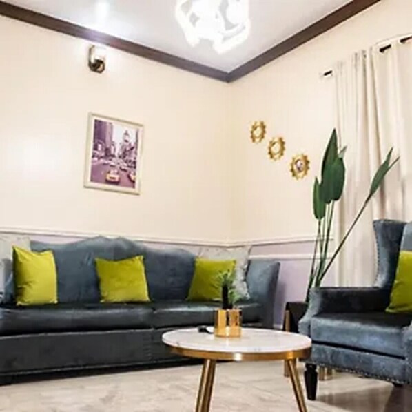 Royal Suite | Living area - Reli-On Hotels (Lagos)
