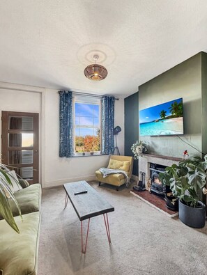 TV - Countryside Retreat with views of Belvoir Castle Hot tub (Woolsthorpe)