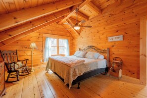 3 bedrooms, desk, iron/ironing board, travel cot - Peaceful log cabin retreat with wraparound deck, open living space, full kitchen, cozy bedrooms & scenic wooded views. (Floyd)