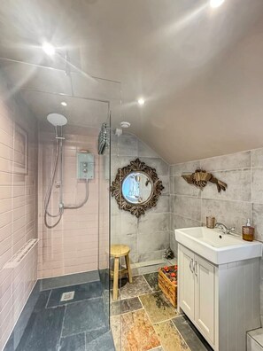 Hair dryer, towels - Cosy 1 bed cottage - Sleeps 4 (Scalford)