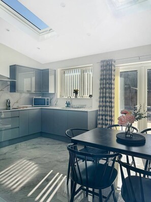 Dining - Spacious 4Bed Home with Garden & Driveway Beeston (Beeston)