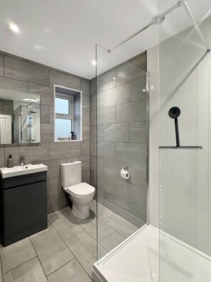 Bathroom - 2 Bed Flat Sleeps 6 Free Parking Free Gym Access (Lincolnshire)