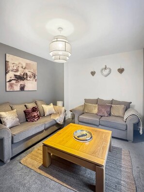 Living area - 2 Bed Flat Sleeps 6 Free Parking Free Gym Access (Lincolnshire)