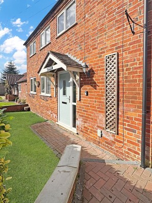 Exterior detail - 4bedroom house Sleeps 8 Bottesford Amaya 22 (Bottesford)