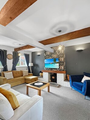 Living area - 4bedroom house Sleeps 8 Bottesford Amaya 22 (Bottesford)