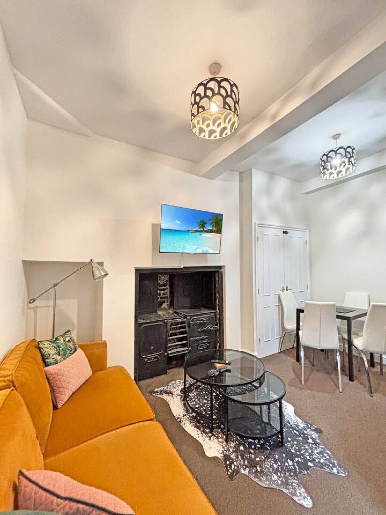 TV, fireplace