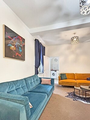 TV, fireplace - Spacious central ground floor flat sleeps 6 Newark (Newark-on-Trent)