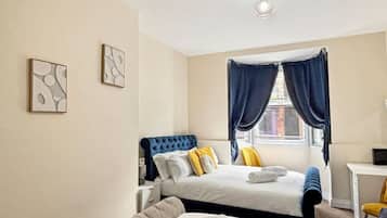 Iron/ironing board, WiFi, bed sheets