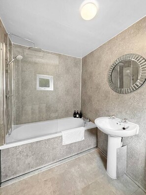 Hair dryer - 3bed house Sleeps8 garden driveway Free Gym Access (Lincolnshire)