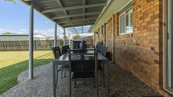 Apartment | Outdoor dining