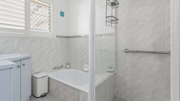 Apartment | Bathroom