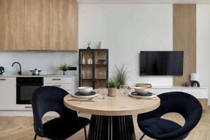 Kylskåp, ugn, spishäll och diskmaskin
