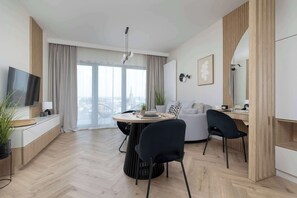 Fernseher, Tischfußball, Arbeitsbereiche