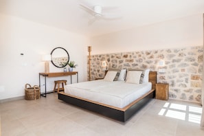 4 habitaciones, tabla de planchar con plancha, internet y ropa de cama 