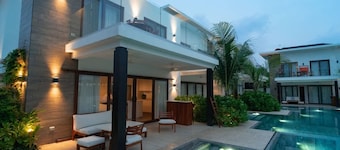 Elegant Villa With Poolfront View in Monterrico