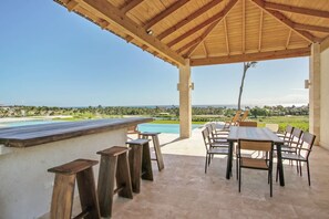 6 bedrooms - Stunning 6br Villa With Ocean View in Cap Cana (Punta Cana)