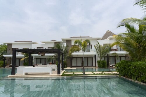 2br 7 Guests Direct Entry to the Pool Monterri