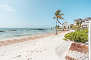 House | 2 bedrooms, Internet - Apt w 2br-beachfront Private Pool in Sotogrande (Punta Cana)